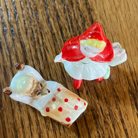 Little red riding hood in big bad wolf miniature figurines 1960s nursery rhyme - Picture 3 of 11